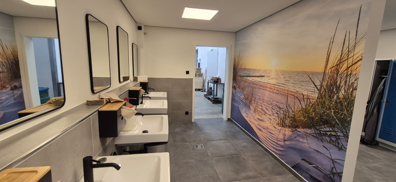Sanitärbereich mit Wandbild